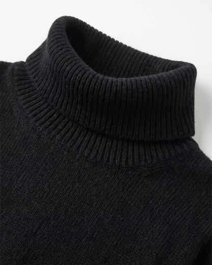 Oversized Knit Turtleneck Sweater With Side Slits - close-up detail (Black)